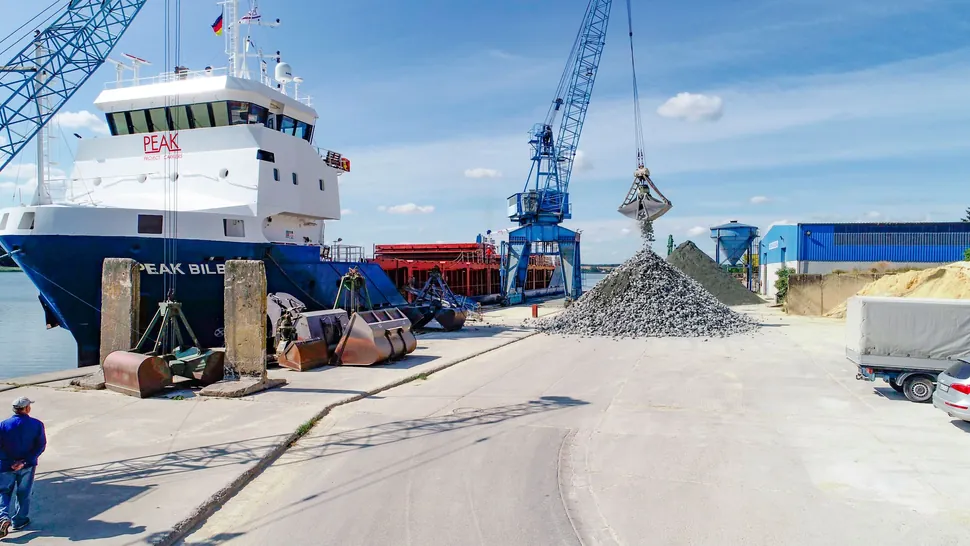 Hafen Wolgast – Kai und Kran